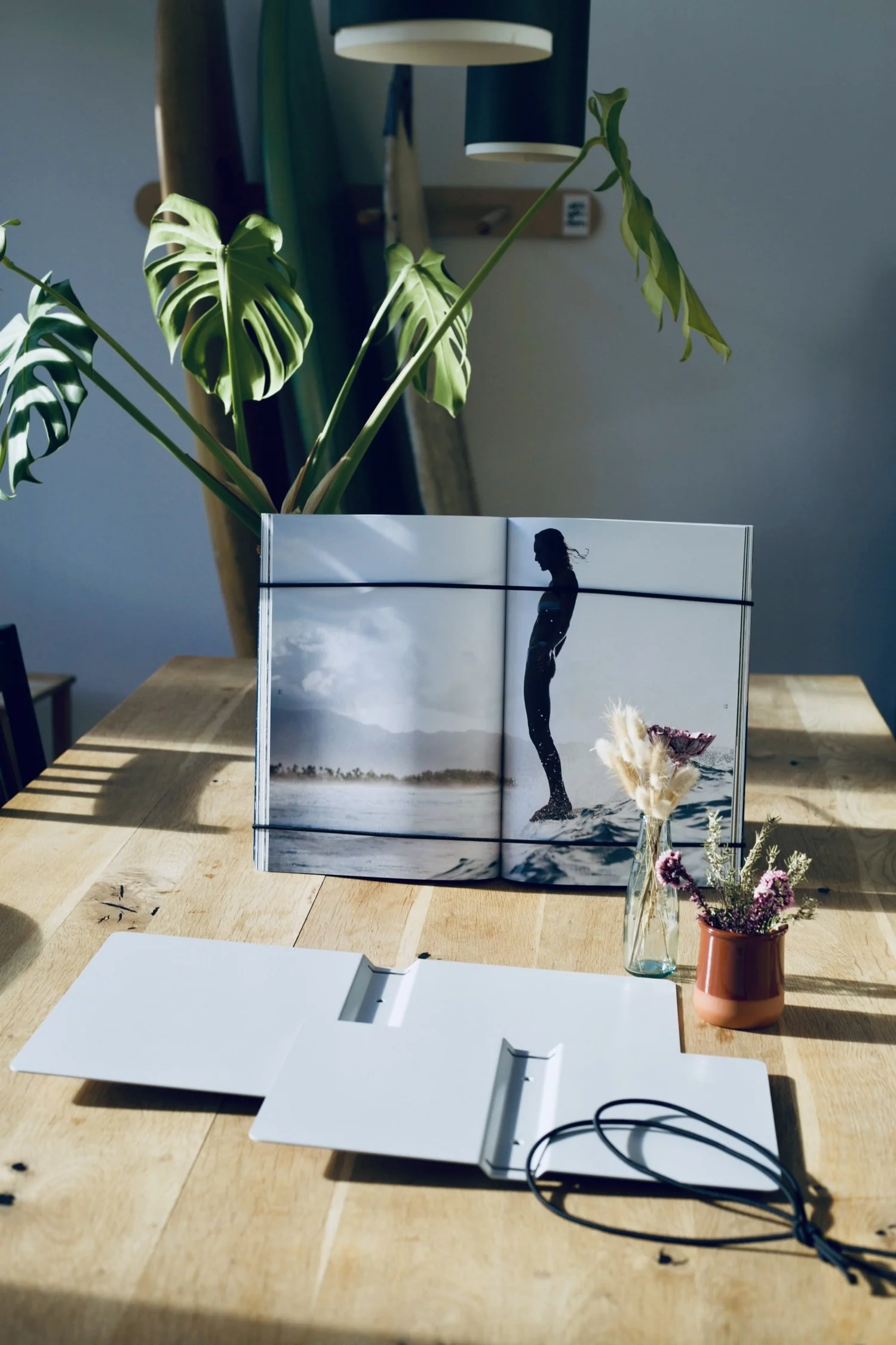 FOCUS | FRAME mit aufgeschlagenem Coffee Table Book
