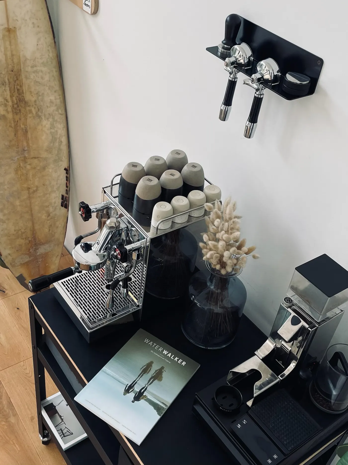 Siebträgermaschine und Zubehör an der heimischen Kaffeebar